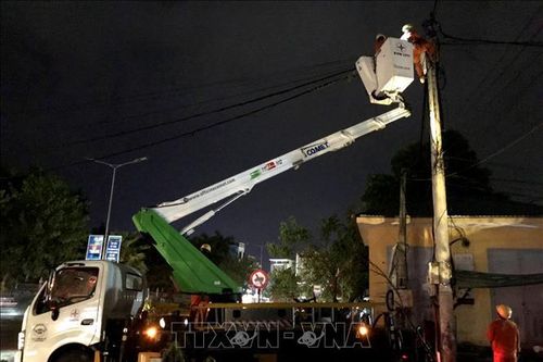 Huy động lực lượng hỗ trợ người dân khắc phục nhanh hậu quả bão số 5