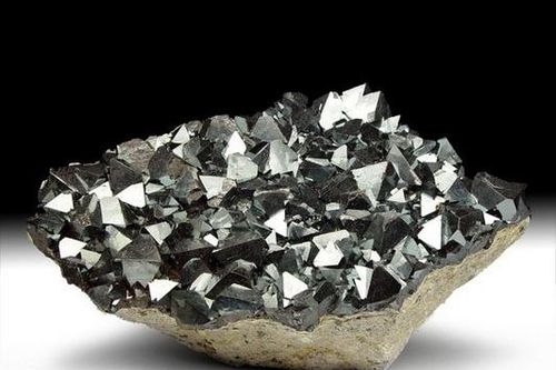 Từ thạch trị đau đầu chóng mặt, tai ù tai điếc