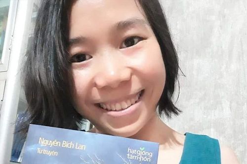 Cô gái khuyết tật mở thư viện miễn phí