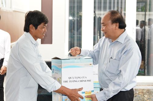 Thủ tướng thăm mô hình nông nghiệp 'trái mùa nghịch vụ' ứng phó hạn mặn