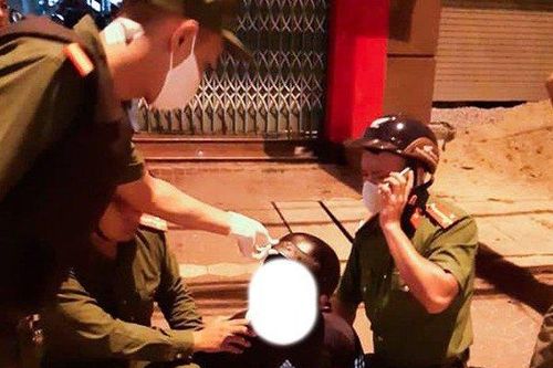 Tạm giữ đối tượng tâm thần chém bạn trọng thương lúc rạng sáng