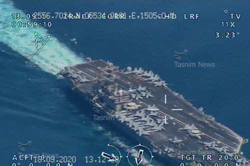 Iran công bố ảnh chi tiết tàu sân bay Mỹ tiến vào Vịnh Ba Tư