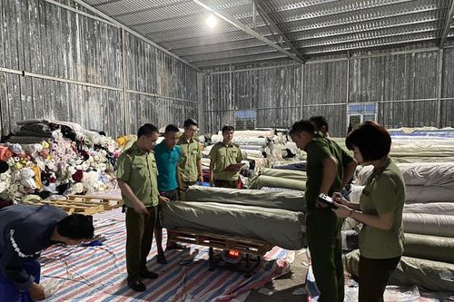 84 tấn vải không rõ nguồn gốc trong kho hàng ở Hưng Yên