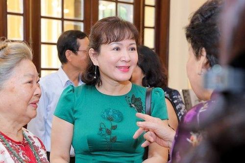 NSND Lê Mai, Minh Hòa 'tay bắt mặt mừng', NSND Tự Long hát Chèo trong lễ giỗ Tổ sân khấu