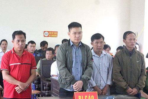 Xét xử sơ thẩm 3 bị cáo về tội tham ô tài sản