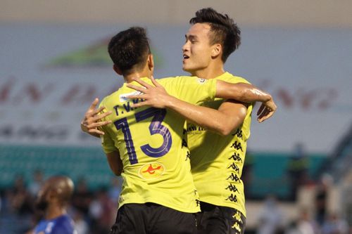 CLB Hà Nội bị đội bét bảng cầm hòa 2-2
