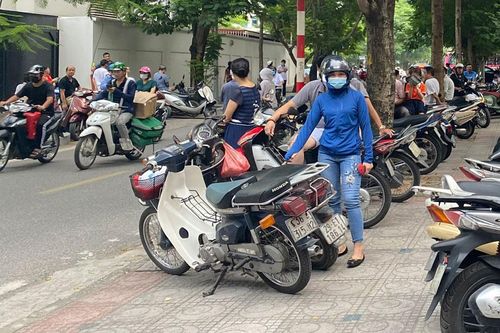Giảm ùn tắc giao thông trước cổng trường