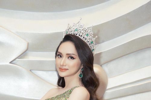 Hoa hậu Hương Giang thừa nhận gặp áp lực trong chuyện tình cảm