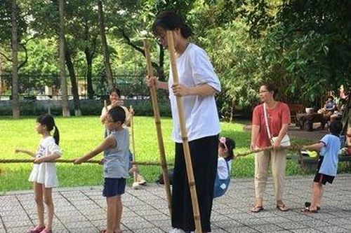 Vui Trung Thu đậm chất dân gian với những trò chơi truyền thống