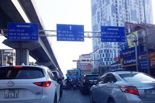 Ngã tư Lê Trọng Tấn - Quang Trung thường xuyên ùn tắc