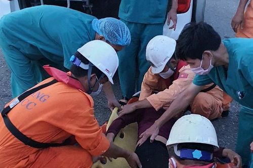 Thuyền viên tàu cá nguy kịch khi đang hành nghề ở vùng biển Hoàng Sa