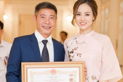 Bị đồn rạn nứt tình cảm, bạn gái trẻ của Công Lý 'thanh minh'