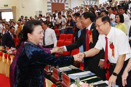 Chủ tịch Quốc hội: 'Thi đua là gieo trồng, khen thưởng là thu hoạch'