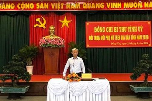 Đồng Nai : Bí thư Tỉnh ủy Nguyễn Phú Cường đối thoại với phụ nữ