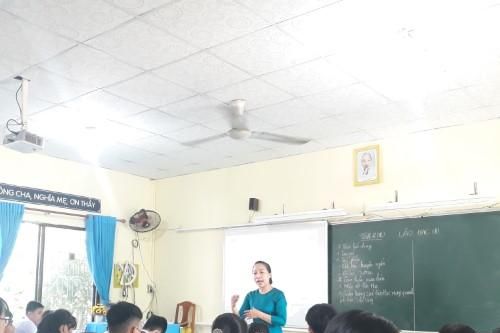 Trường THCS Lý Thường Kiệt, Quận Hải Châu - Đà Nẵng: Thiếu minh bạch trong đóng tiền thuê máy chiếu?