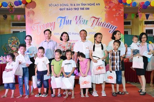 Ấm áp chương trình 'Trung thu yêu thương' ở Quỹ Bảo trợ trẻ em tỉnh