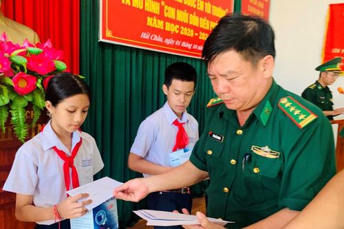 Nâng bước em tới trường
