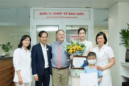 Hoa hậu Đỗ Mỹ Linh đồng hành cùng bệnh nhi ung thư