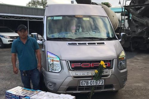 Phát hiện bắt giữ ôtô khách vận chuyển gần 1.500 bao thuốc lá lậu