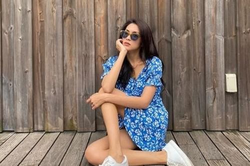Street style khoe dáng nuột nà và ăn gian tuổi của mỹ nhân Việt