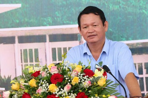Gắn biển công trình chào mừng Đại hội Đảng bộ tỉnh lần thứ XVI