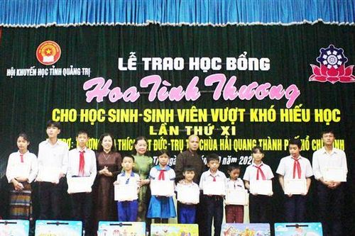 Trao 151 suất học bổng cho học sinh, sinh viên có hoàn cảnh khó khăn