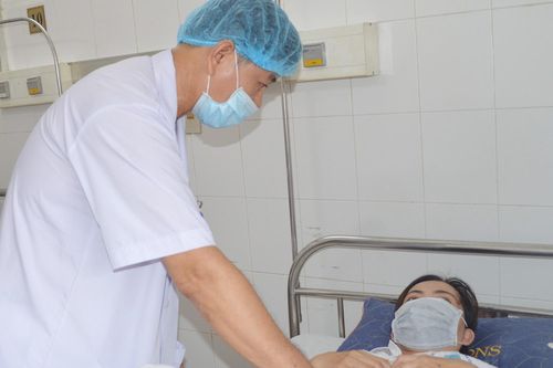 Người phụ nữ bị xe máy tông vỡ thận