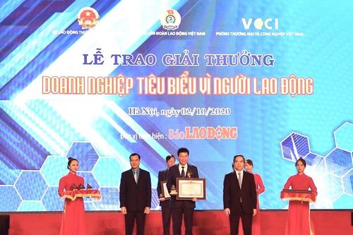 Vietcombank được Thủ tướng tặng Bằng khen 'DN tiêu biểu vì người lao động'