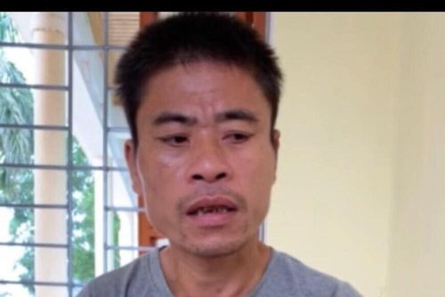 Vô cớ mang dao quắm chặn ô tô trên quốc lộ 1A hù dọa, vòi tiền