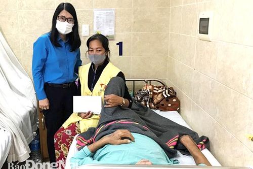 Thăm, hỗ trợ cho công nhân có hoàn cảnh khó khăn