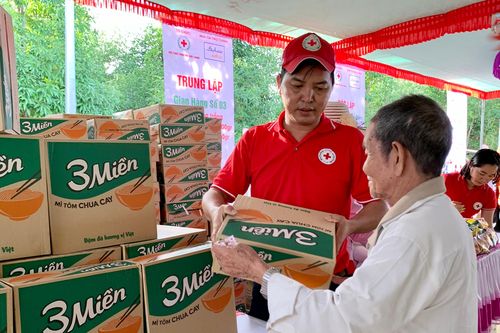 'Chợ nhân đạo': Chia sẻ với người dân vùng khó
