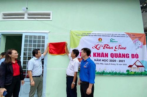 Bình Dương: Tặng nhà Khăn quàng đỏ cho học sinh nghèo hiếu học
