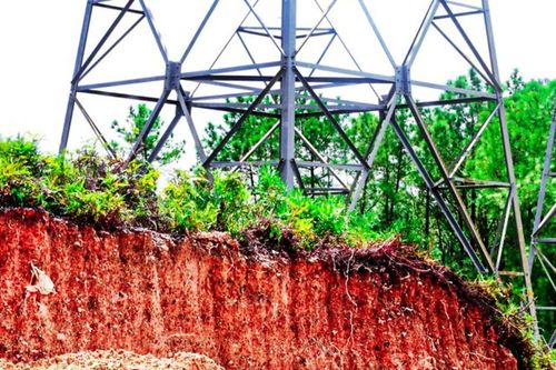 Đất lưới điện quốc gia thành nghĩa trang: Giật mình số lượng lăng mộ
