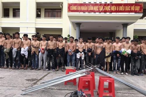 Hai băng nhóm hỗn chiến tranh giành đất: Khởi tố 44 đối tượng