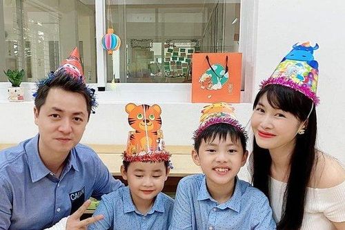 Sao Việt 9/10: Đăng Khôi lộ cánh tay băng bó trong sinh nhật con trai