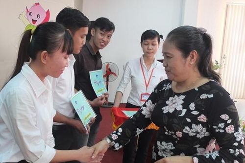 Trao 85 suất học bổng Nguyễn Sinh Sắc cho sinh viên vượt khó học giỏi