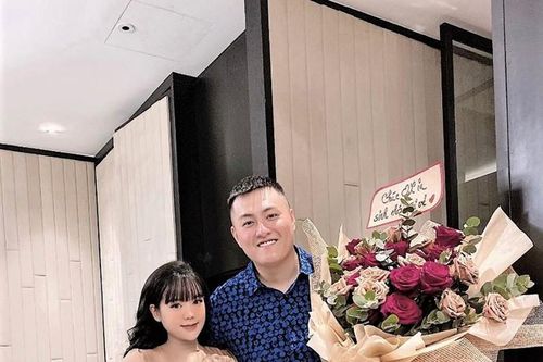 Cuộc sống ít biết của vợ chồng youtuber sở hữu toàn món đồ đắt đỏ