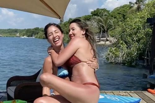 Hậu phẫu thuật cưa chân, Hoa hậu Colombia hạnh phúc khi được đi tắm biển