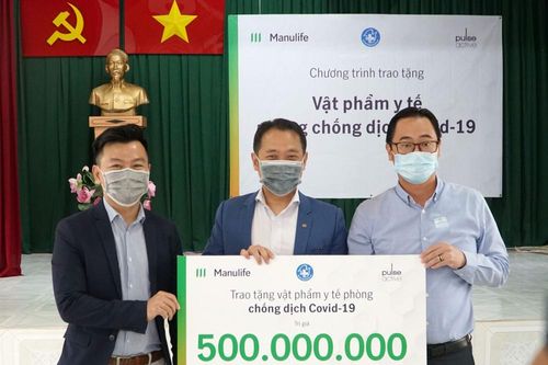 Manulife Việt Nam góp vật phẩm y tế cho chống dịch trị giá gần 3.5 tỷ