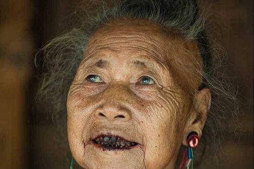 Nơi người dân giữ tục nhuộm răng đen