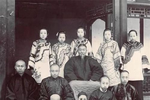 'Bóc trần' gia tộc đại thần triều đại nhà Thanh: Giàu sang, vợ lẽ trẻ như cháu