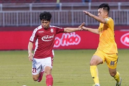 Công Phượng bị gãy ngón chân, C.Ronaldo nhận lương cao hơn 4 câu lạc bộ tại Serie A