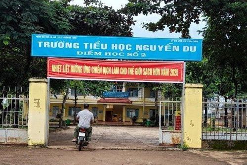 Học sinh lớp 3 bị đánh tím đùi xin gia đình tha lỗi cho cô giáo