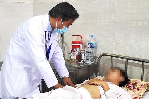 Nam thanh niên suốt 25 năm không có hậu môn