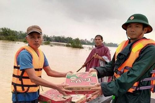 Tình quân dân trong rốn lũ