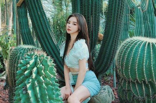 Hot girl Trung Quốc lộ vẻ kém sắc lúc livestream