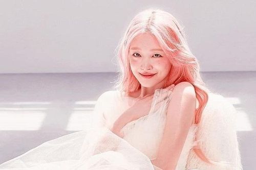 Tròn 1 năm ngày mất Sulli, fan Kpop đồng loạt tưởng nhớ