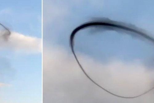 Clip: Kỳ lạ vòng khói đen xuất hiện trên bầu trời Mexico