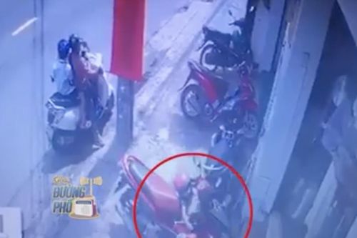Lại xuất hiện clip người phụ nữ xúi bé gái trộm đồ ở TP.HCM gây bức xúc