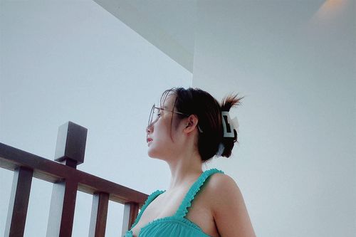 Huyền Lizzie đăng ảnh diện bikini táo bạo